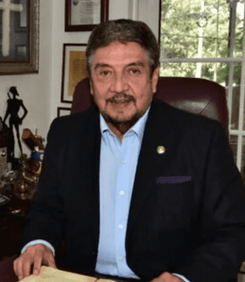 Lic. Alberto Woolrich Ortiz.